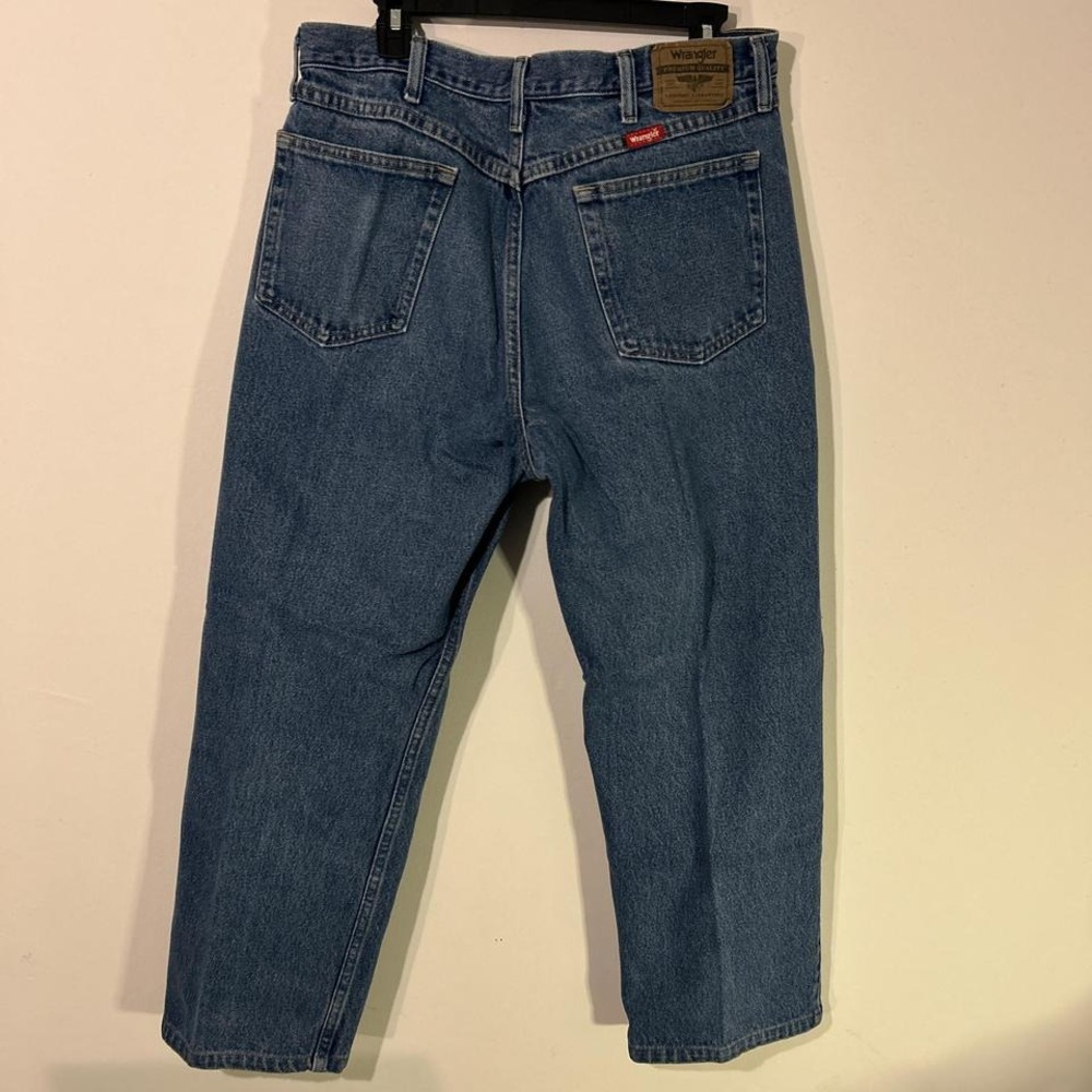 Blue Wrangler relaxed denim jeans size 36x30